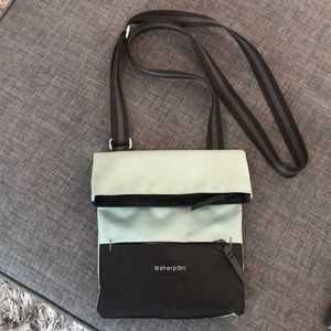 Sherpani crossbody purse